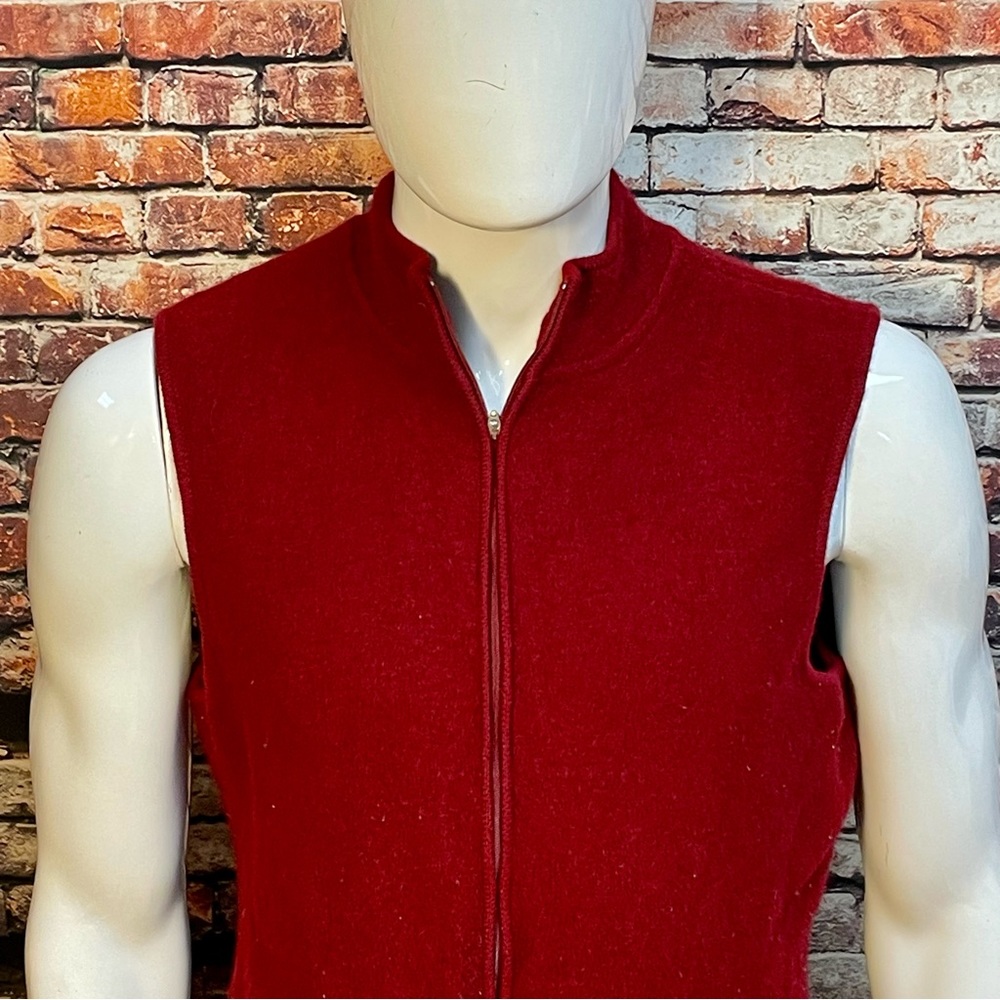 Talbots vest size XL, armpit to armpit 18”, length 23”.